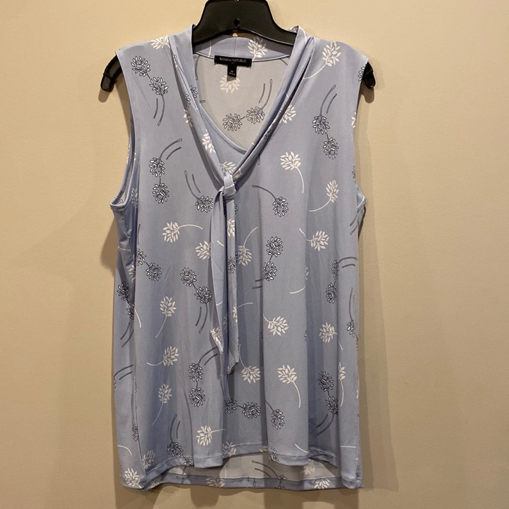 Banana Republic sleeveless blouse with accent tie womens medium light blue